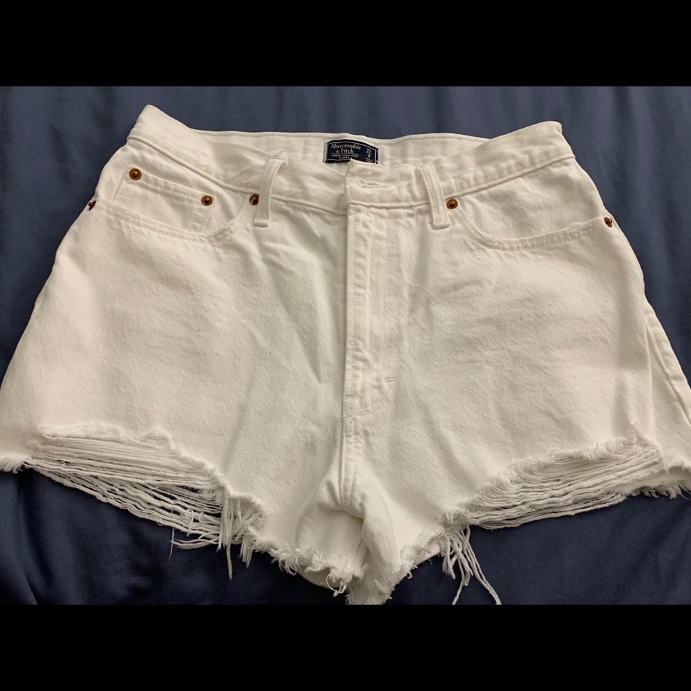 Abercrombie & Fitch white high rise shorts size 4